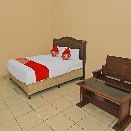 Super Oyo 3978 Hotel Danau Indah Bekasi Dış mekan fotoğraf