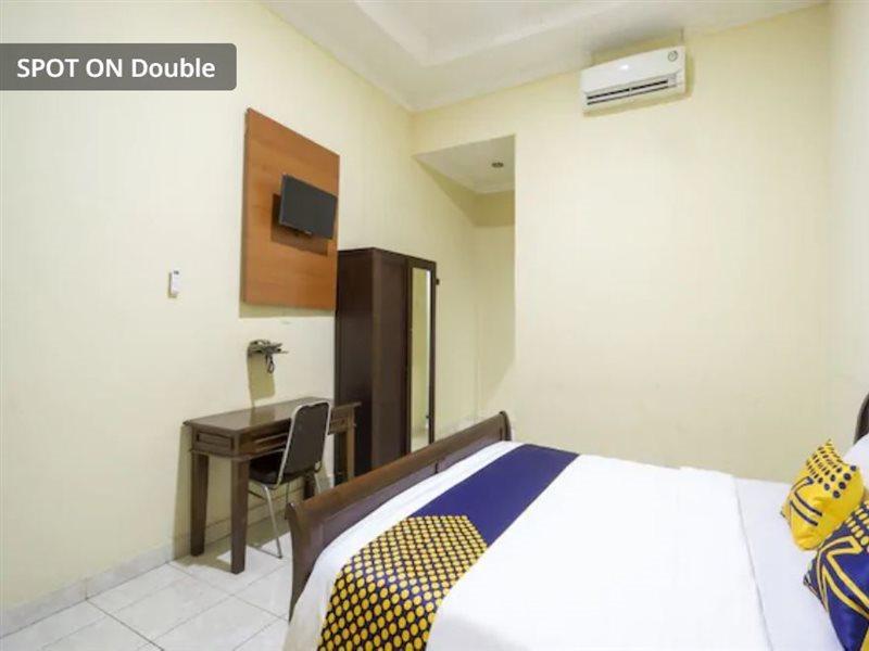 Super Oyo 3978 Hotel Danau Indah Bekasi Dış mekan fotoğraf