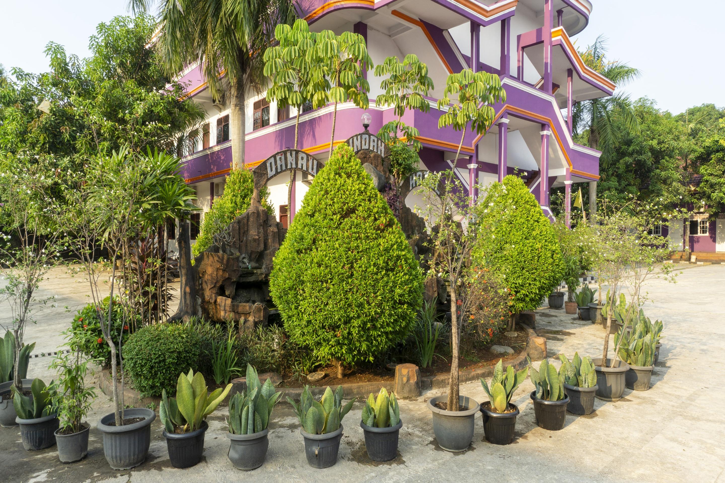 Super Oyo 3978 Hotel Danau Indah Bekasi Dış mekan fotoğraf