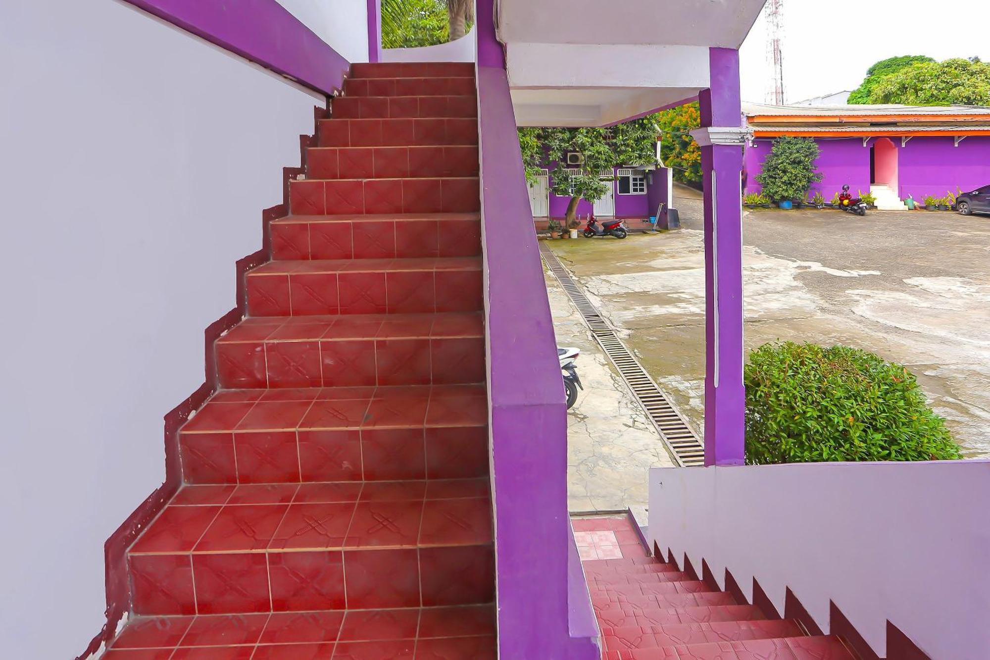 Super Oyo 3978 Hotel Danau Indah Bekasi Dış mekan fotoğraf