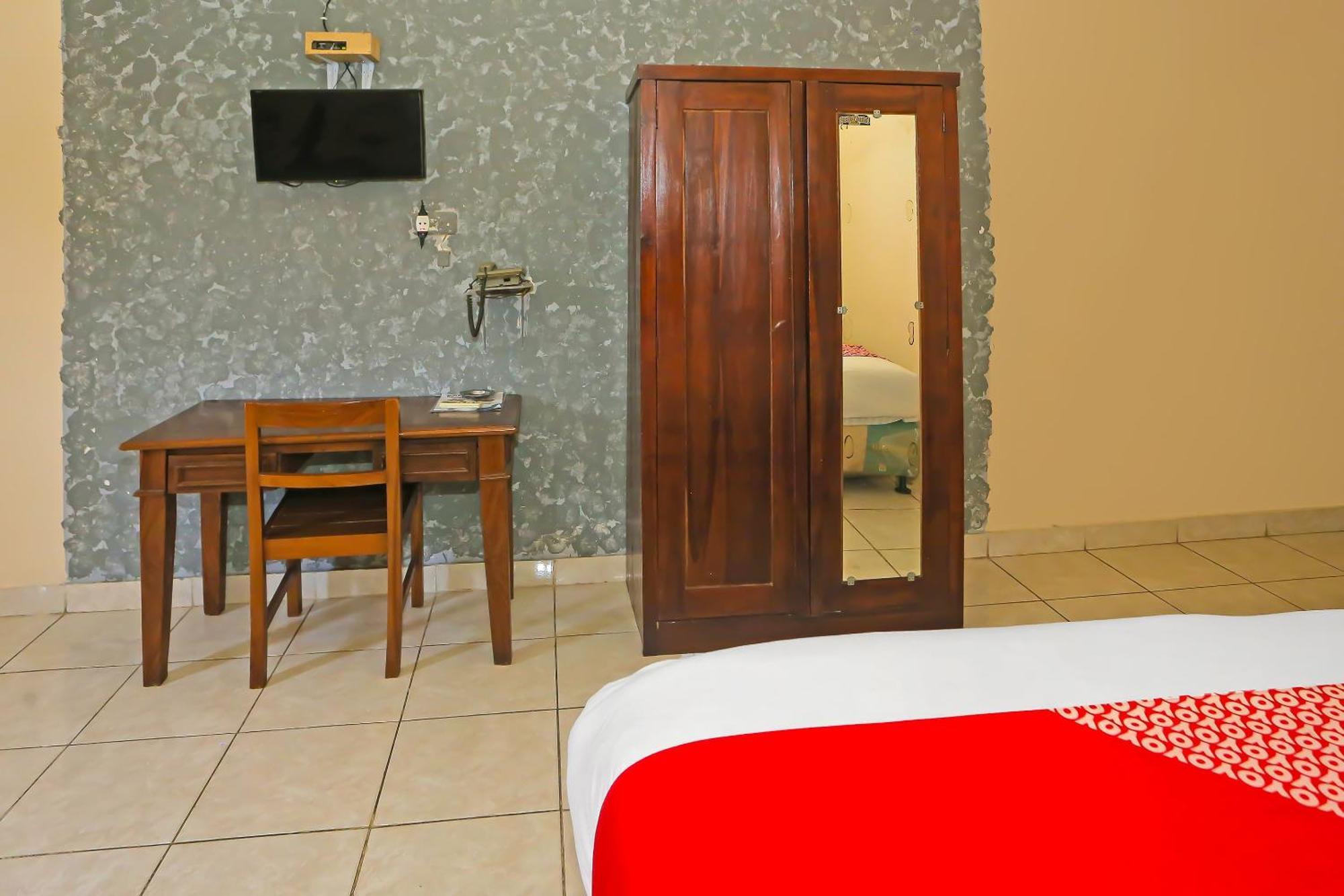 Super Oyo 3978 Hotel Danau Indah Bekasi Dış mekan fotoğraf