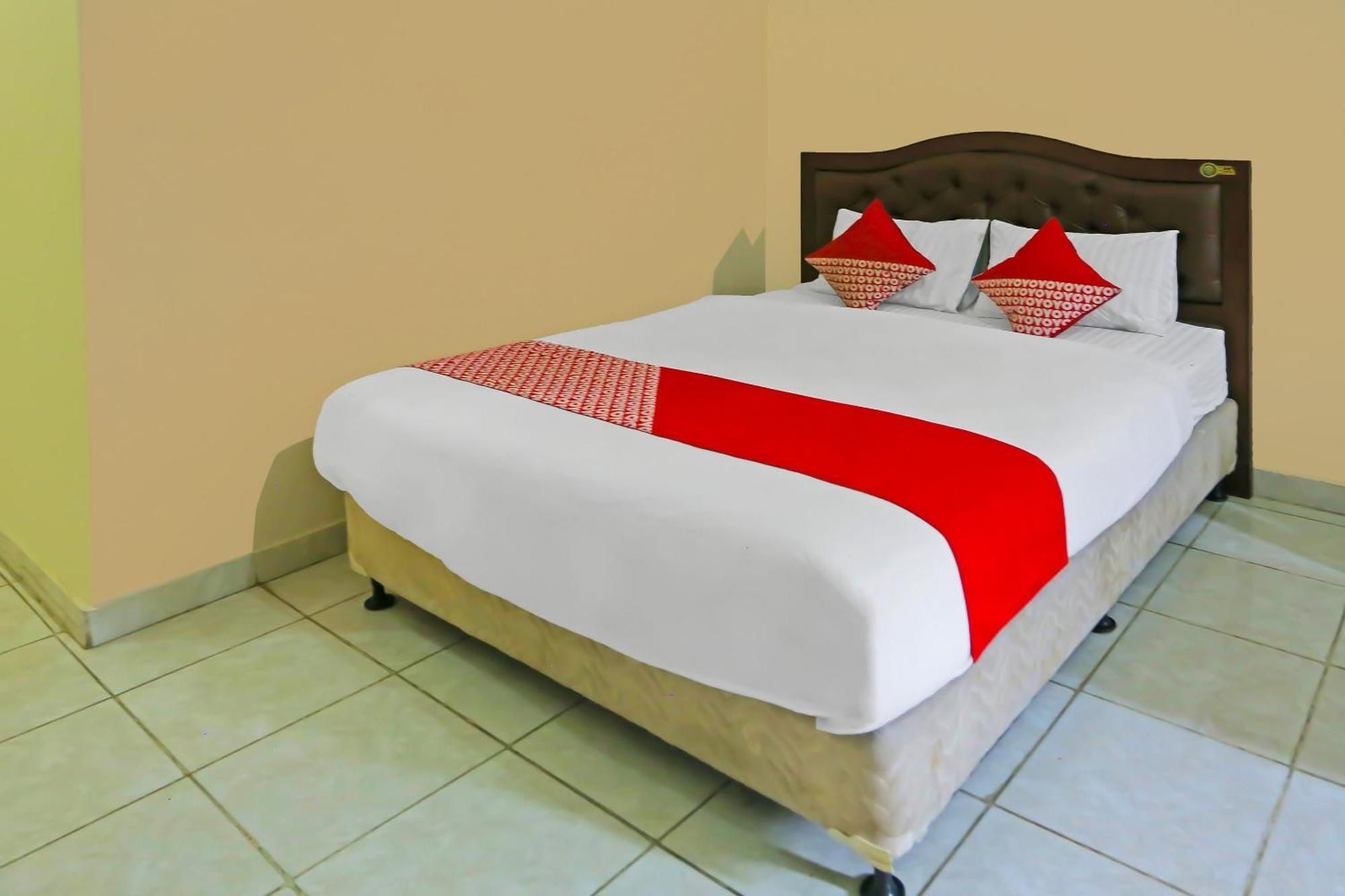 Super Oyo 3978 Hotel Danau Indah Bekasi Dış mekan fotoğraf