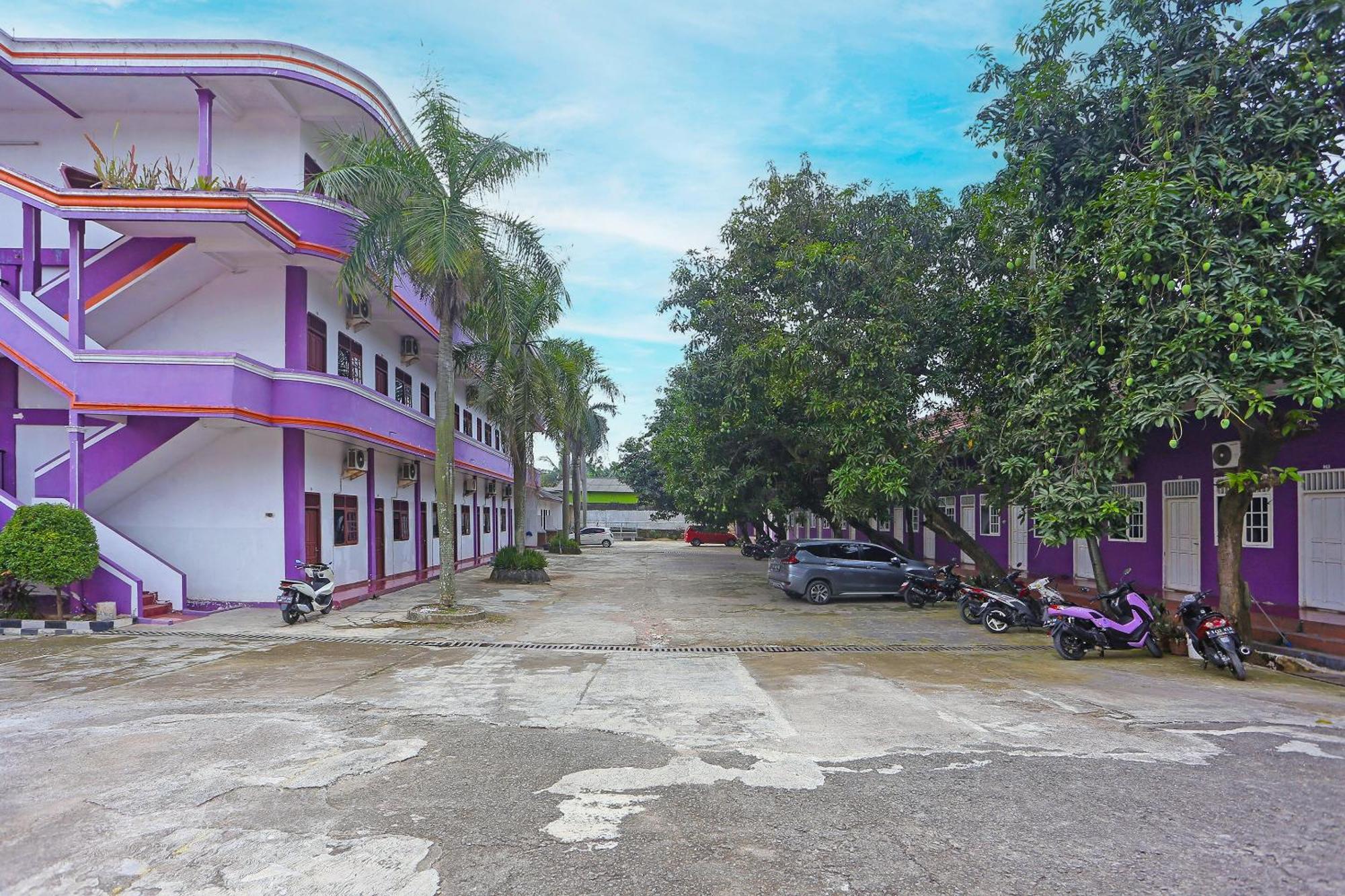 Super Oyo 3978 Hotel Danau Indah Bekasi Dış mekan fotoğraf