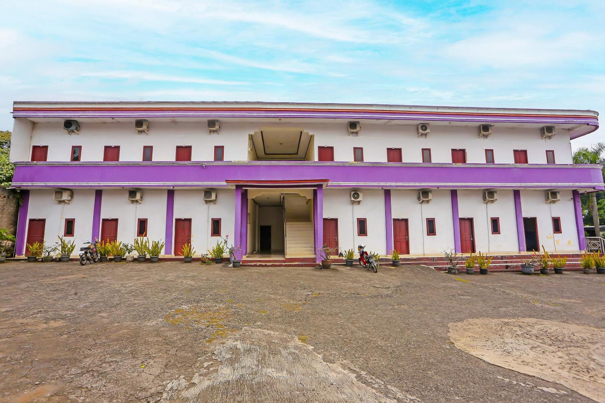Super Oyo 3978 Hotel Danau Indah Bekasi Dış mekan fotoğraf